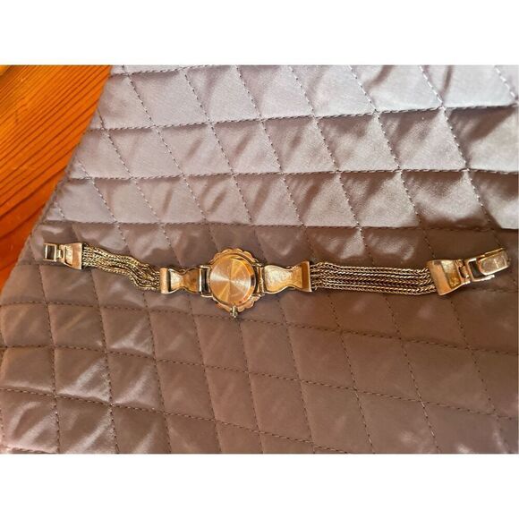 Lady"s Jaclyn Smith Watch - Picture 3 of 4